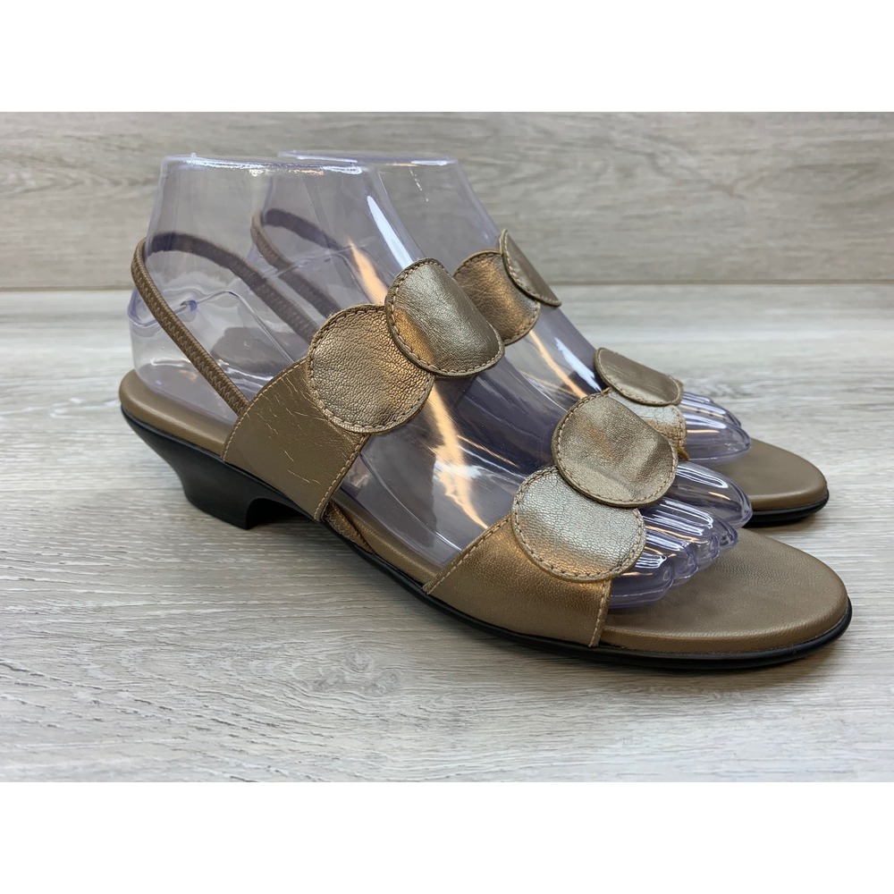 Munro American Women's 8.5 N Metallic Bronze Gold Disc Slingback Wedge Sandals
